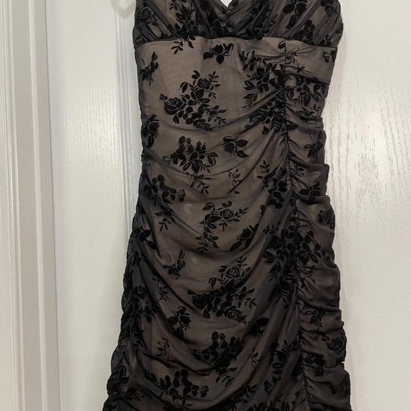 black bodycon dress with floral detailing - Picture 2 of 8